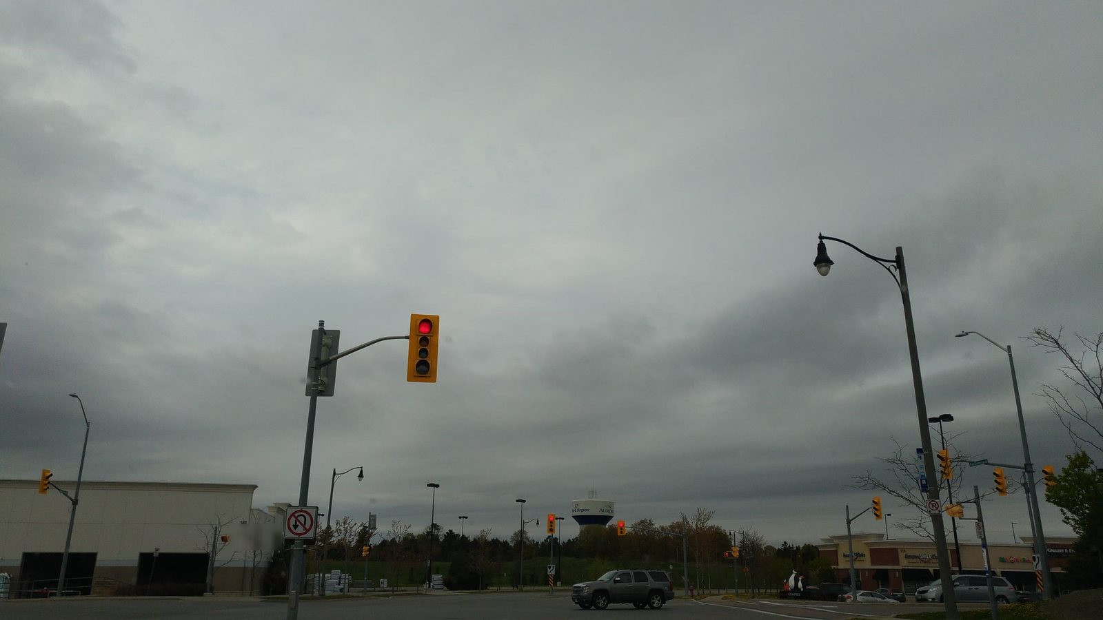 Tahini's Aurora – First Commerce Dr